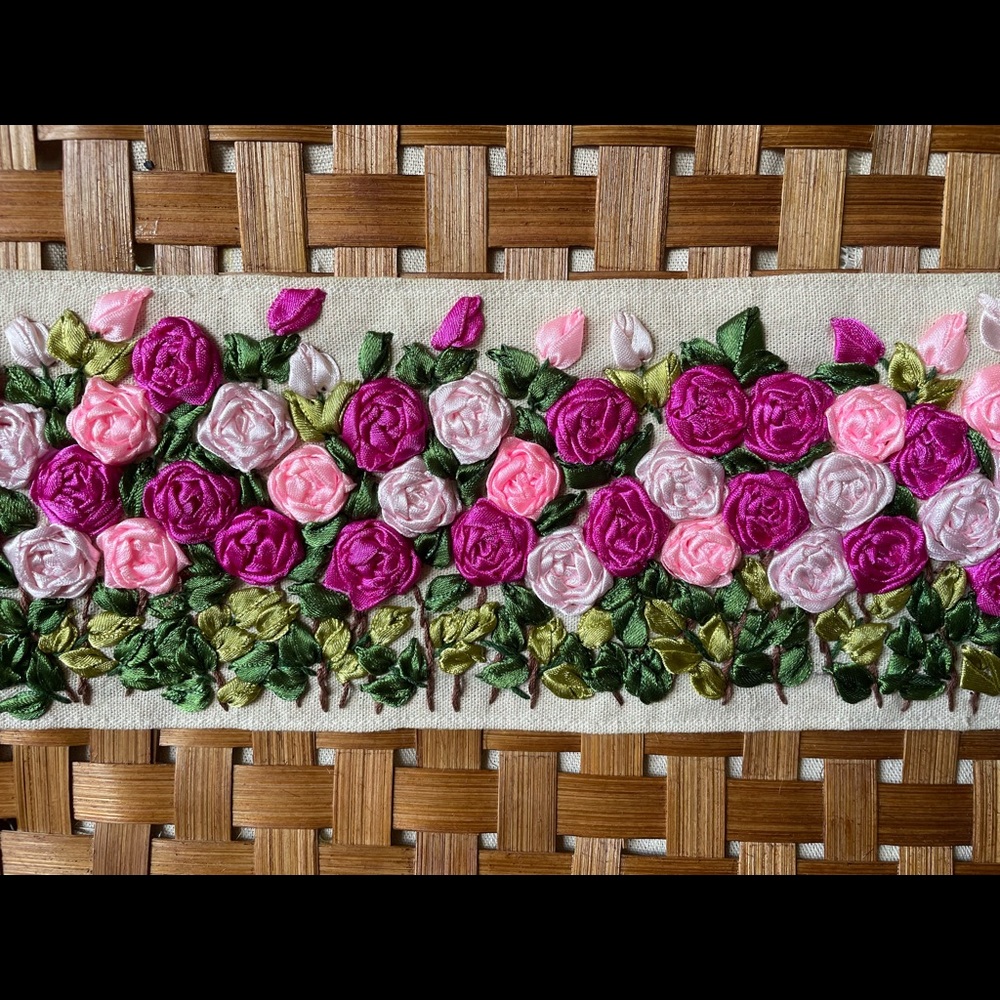 Silk embroidered bag with pink roses (medium)